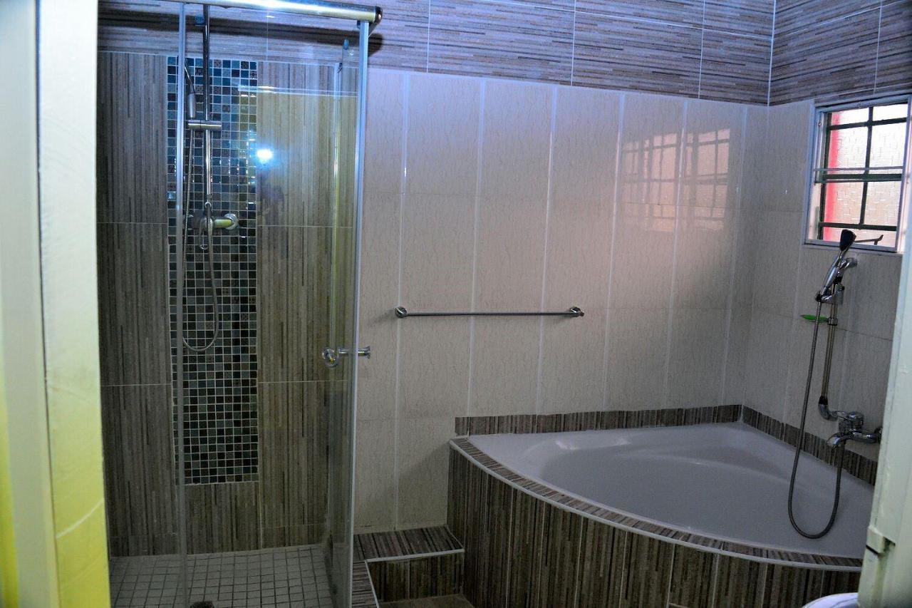 Mathlyn Guesthouse ハボローネ エクステリア 写真