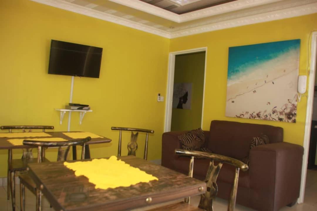 Mathlyn Guesthouse ハボローネ エクステリア 写真