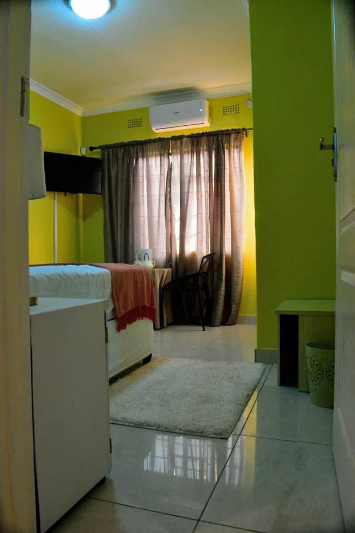Mathlyn Guesthouse ハボローネ エクステリア 写真