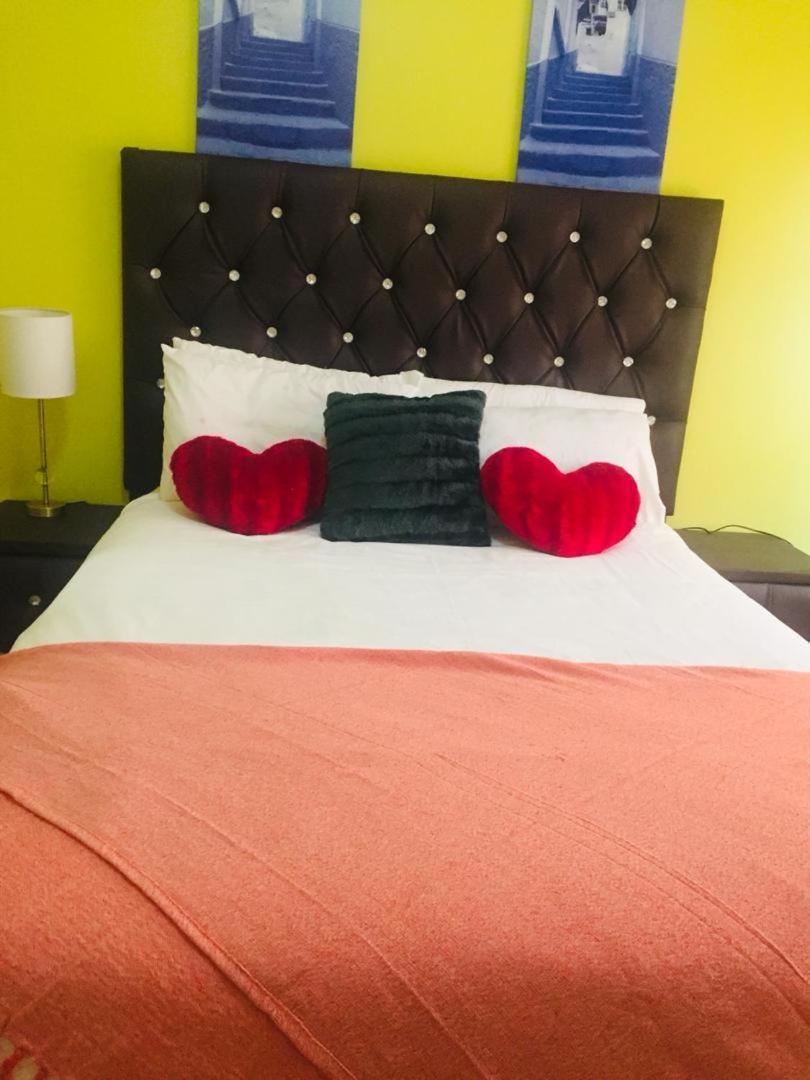 Mathlyn Guesthouse ハボローネ エクステリア 写真